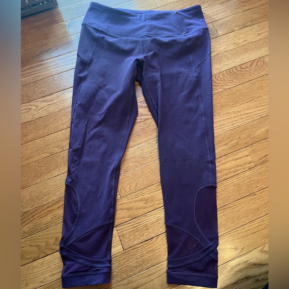 CALIA by Carrie Underwood, Capri size med with key pocket & mesh detailing.